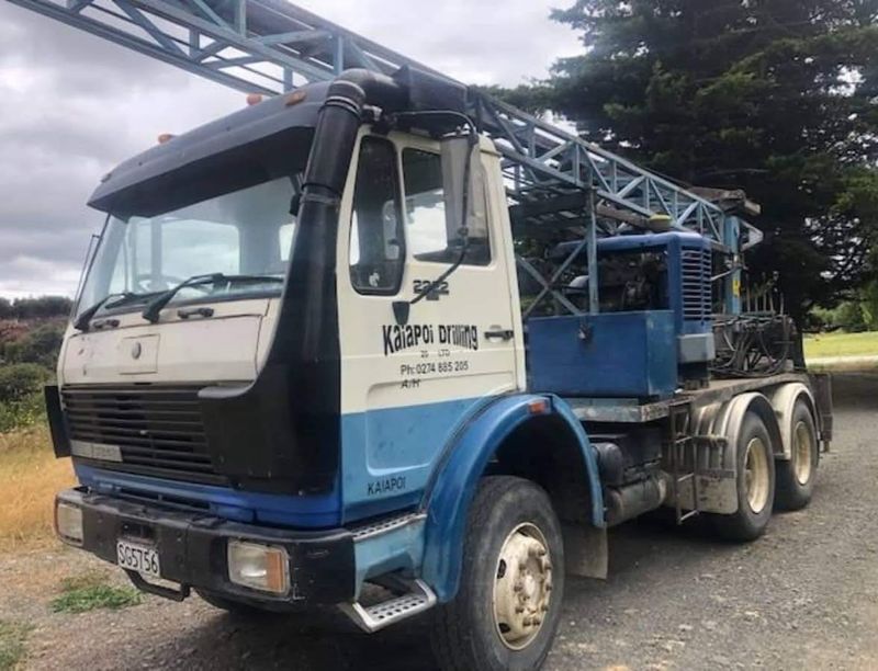 Drilling rig truck